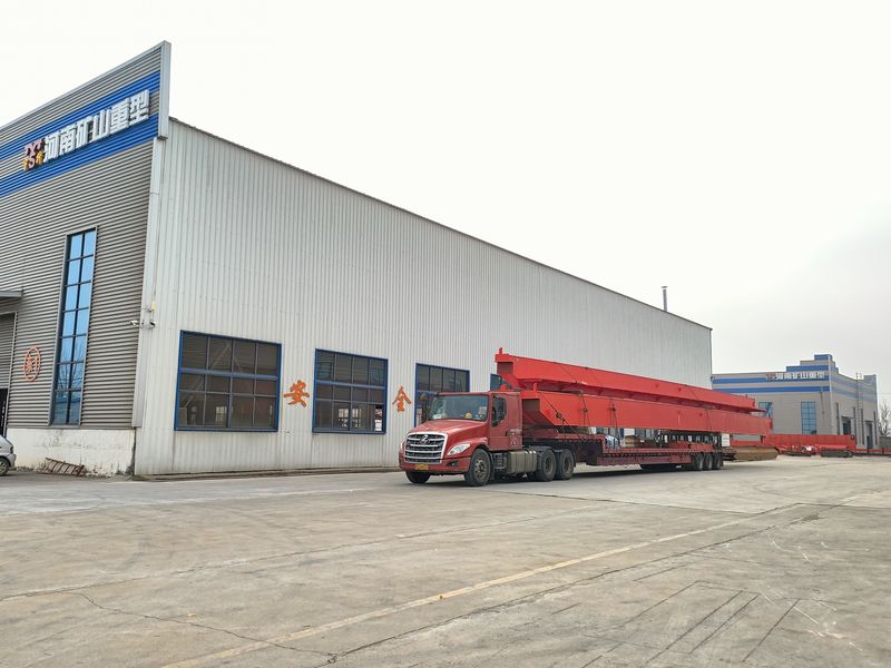 兩臺(tái)10噸 跨度28.4米電動(dòng)葫蘆橋式起重機(jī)，發(fā)往山東威海