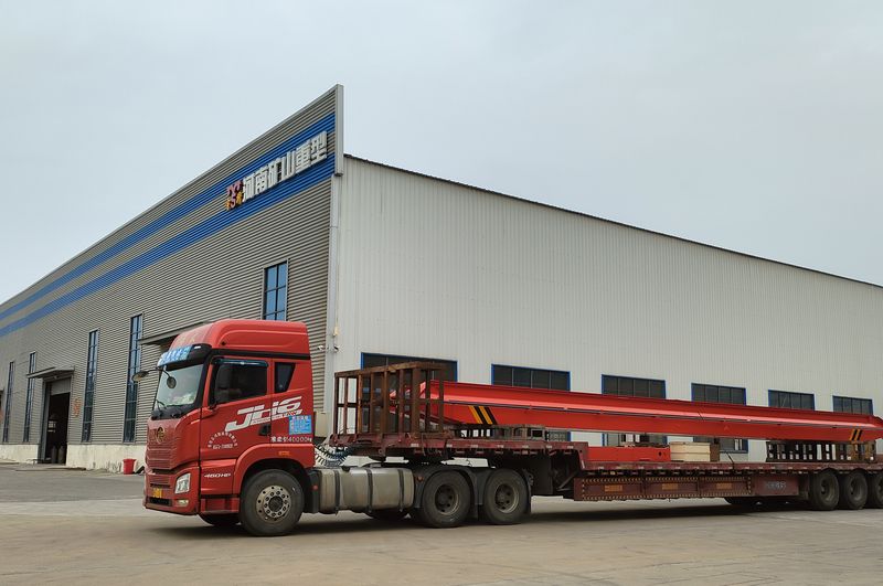電動單梁起重機3臺 LD5t—16.8m LD3t—16.5m /2臺 制作完成，發(fā)往江西南昌交付客戶使用。