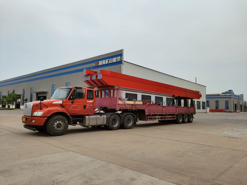 電動葫蘆橋式起重機 3臺 LH5t-17m 制作完成，發(fā)往河南漯河交付客戶使用。